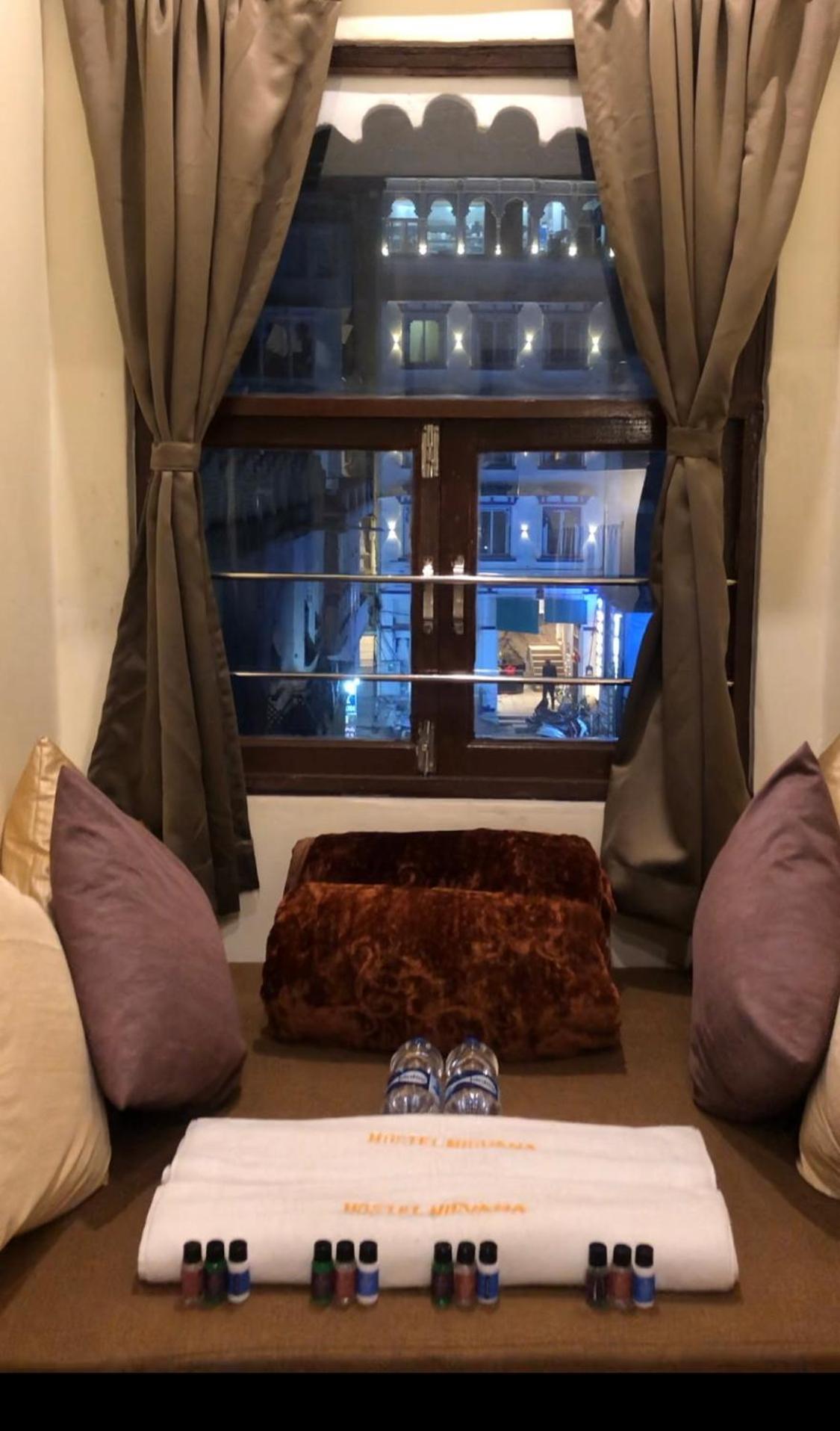 Hotel Nirvana Lakeside Удайпур Екстериор снимка