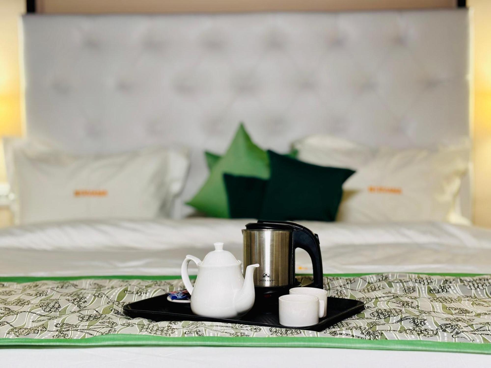 Hotel Nirvana Lakeside Удайпур Екстериор снимка